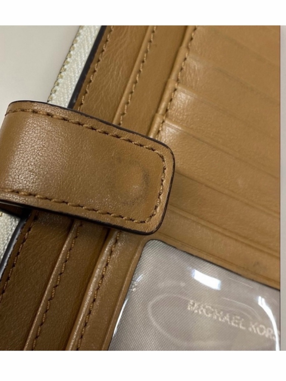 Michael Kors Vanilla Logo Smartphone Wallet Wristlet - Picture 6 of 7